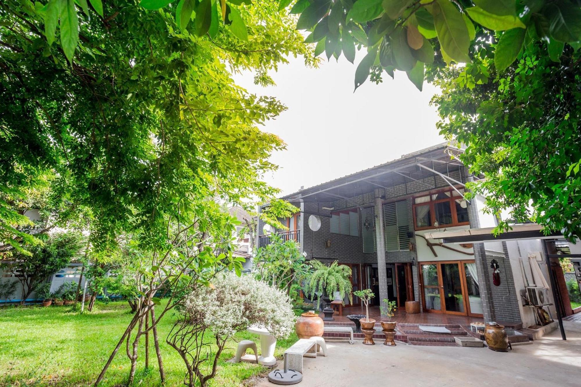 Narra House Sukhumvit58 Couette-café 3*