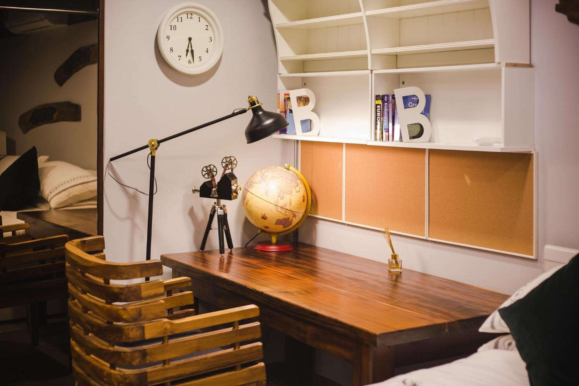 Narra House Sukhumvit58 Couette-café